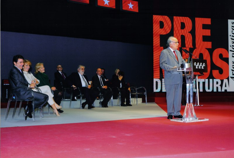 2009 - Recibiendo el Premio de Cultura de la Comunidad de Madrid